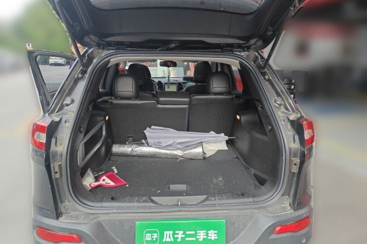 Used Jeep Cherokee 2016 2.4L Professional Smart Version Trunk
