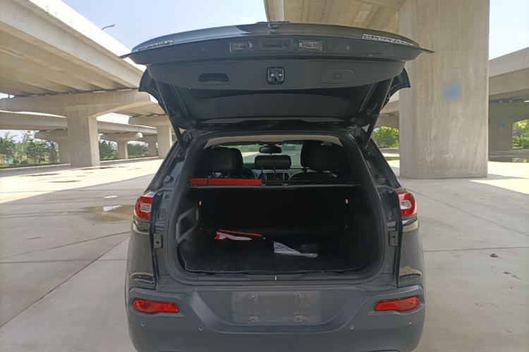 Used Jeep Cherokee 2016 2.4L Leading Smart Version Trunk