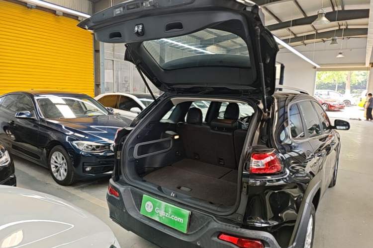 Used Jeep Cherokee 2016 2.4L Leading Edition Trunk