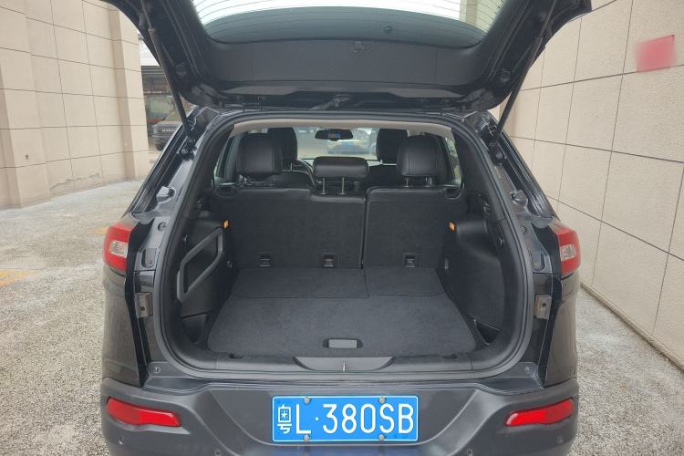 Used Jeep Cherokee 2016 2.0L Leading Edition Trunk
