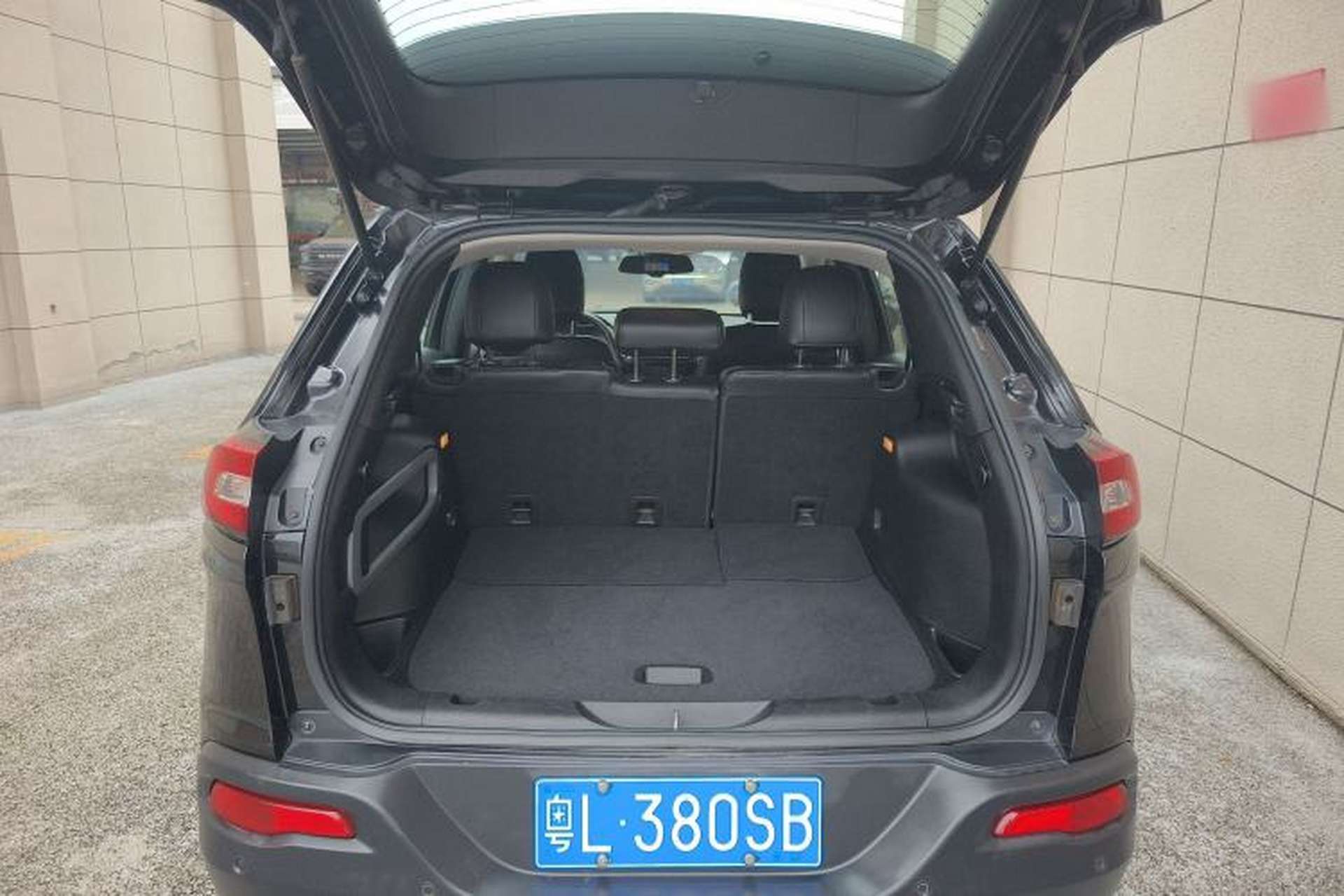 Used Jeep Cherokee 2016 2.0L Leading Edition Trunk