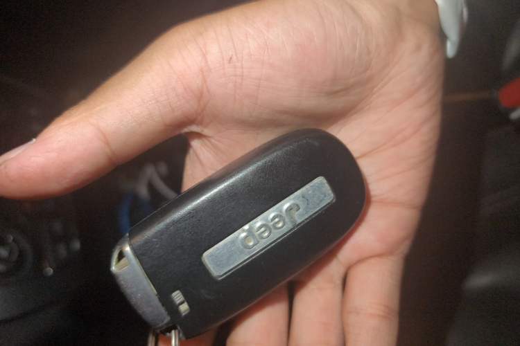 Used Jeep Cherokee 2016 2.0L Superior Edition Vehicle Key