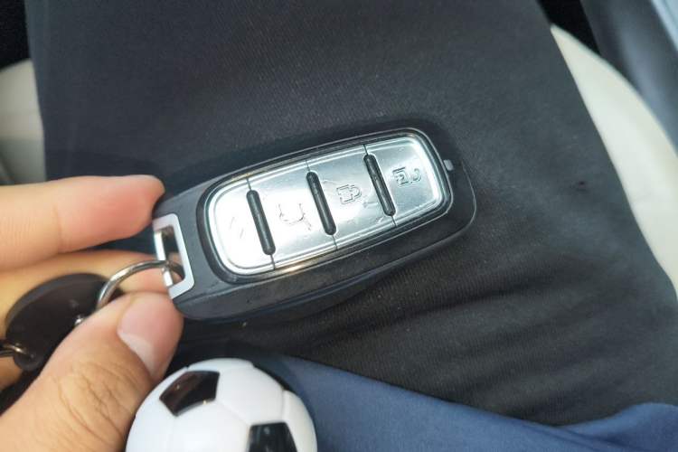 Used Jeep Cherokee 2016 2.0L Superior Edition Vehicle Key