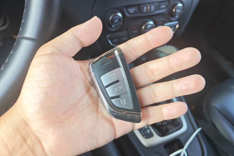 Used Jeep Cherokee 2016 2.4L Professional Edition Vehicle Key