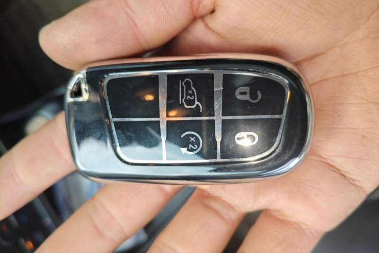 Used Jeep Cherokee 2016 2.4L Professional Smart Version Vehicle Key