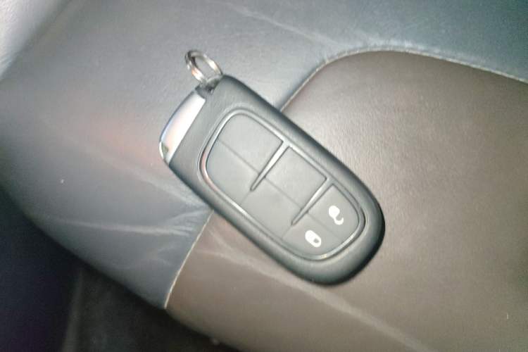 Used Jeep Cherokee 2016 2.4L Leading Edition Vehicle Key