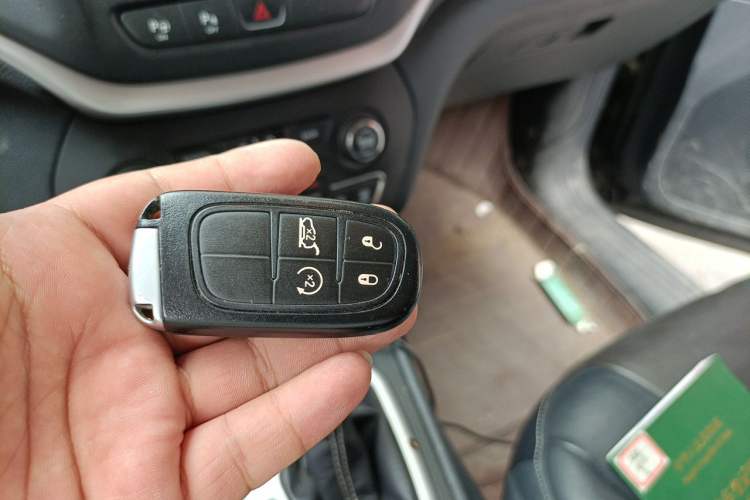 Used Jeep Cherokee 2016 2.4L Superior Edition Vehicle Key