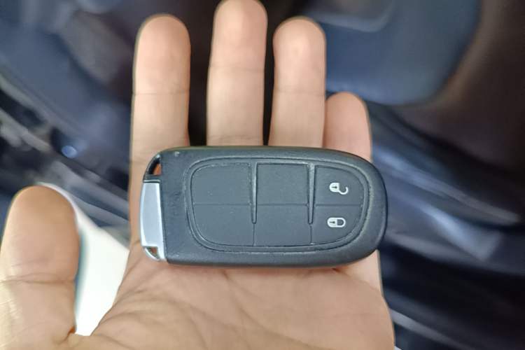 Used Jeep Cherokee 2016 2.4L Leading Edition Vehicle Key