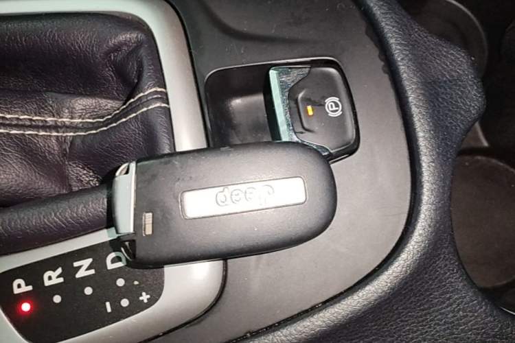 Used Jeep Cherokee 2016 2.4L Leading Edition Vehicle Key