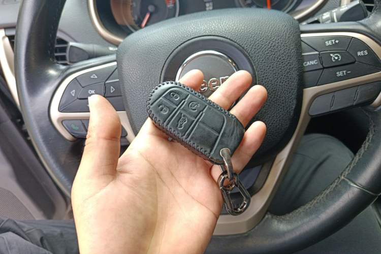 Used Jeep Cherokee 2016 2.4L Professional Smart Version Vehicle Key