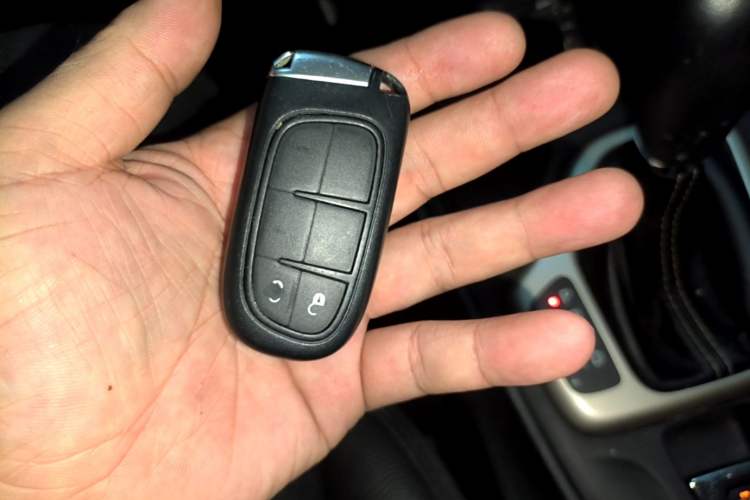 Used Jeep Cherokee 2016 2.0L Superior Edition Vehicle Key