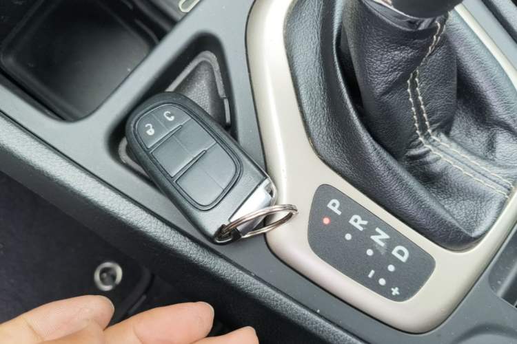Used Jeep Cherokee 2016 2.0L Superior Edition Vehicle Key