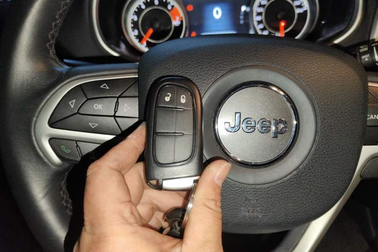 Used Jeep Cherokee 2016 2.4L Professional Edition Vehicle Key