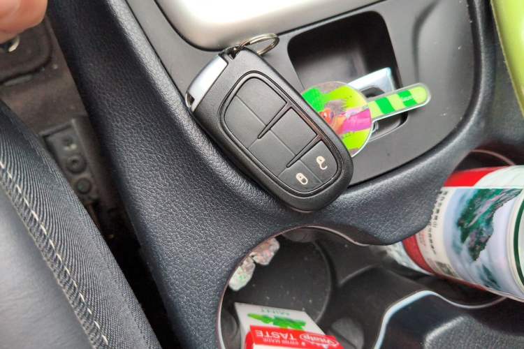 Used Jeep Cherokee 2016 2.4L Professional Smart Version Vehicle Key