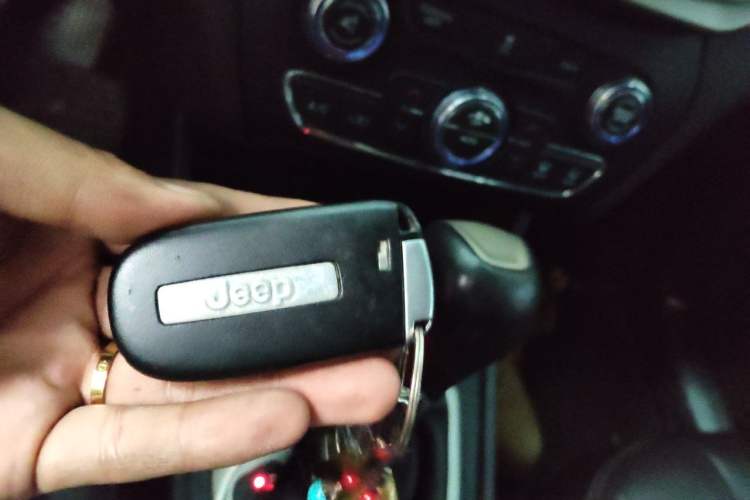 Used Jeep Cherokee 2016 2.0L Superior Edition Vehicle Key