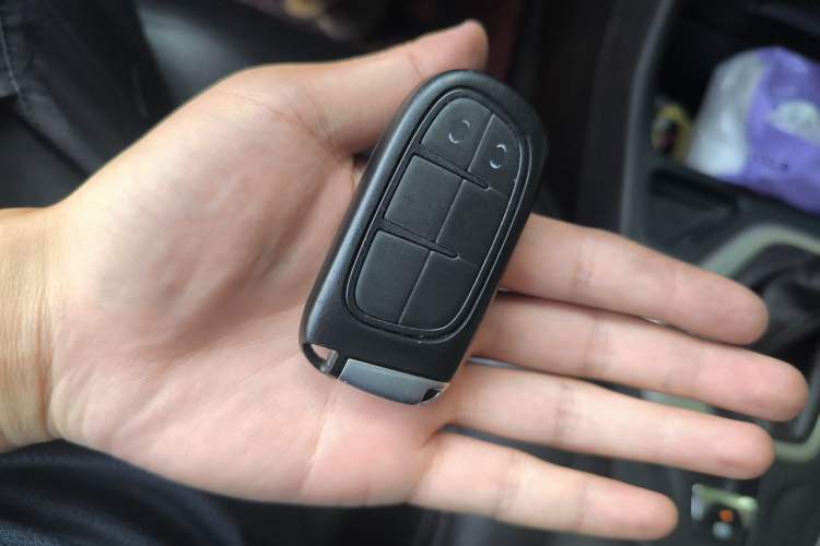 Used Jeep Cherokee 2016 2.0L Superior Edition Vehicle Key