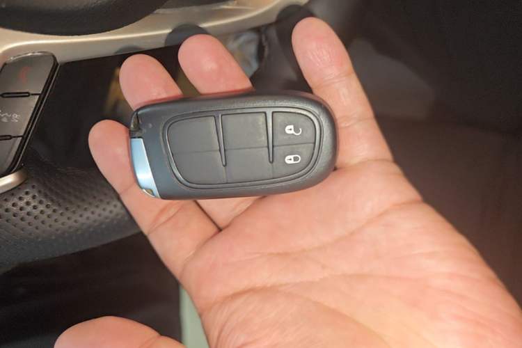 Used Jeep Cherokee 2016 2.0L Smart Version Vehicle Key