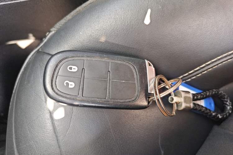 Used Jeep Cherokee 2016 2.0L Superior Edition Vehicle Key