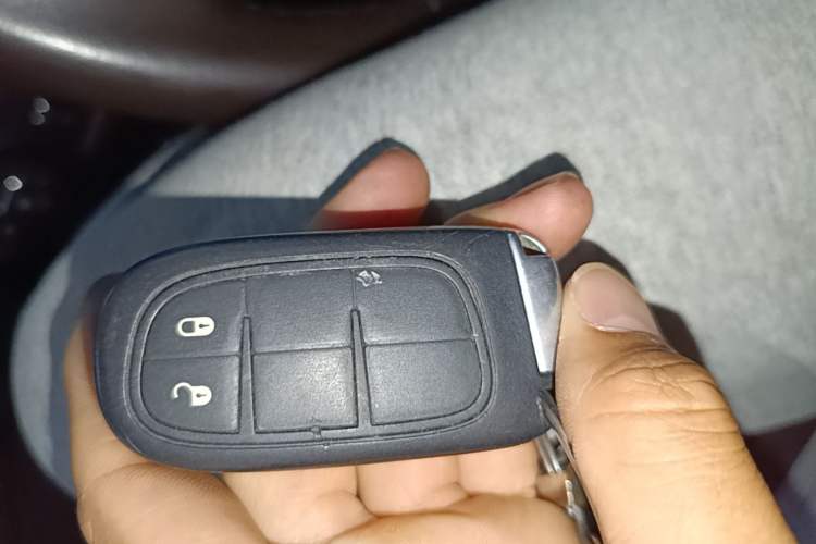 Used Jeep Cherokee 2016 2.0L Superior Edition Vehicle Key