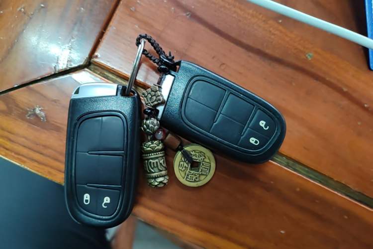 Used Jeep Cherokee 2016 2.0L Superior Edition Vehicle Key