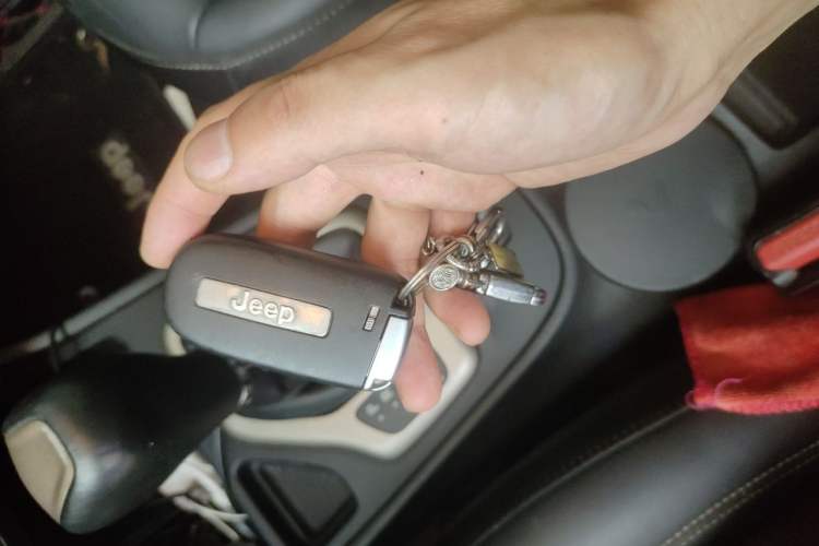 Used Jeep Cherokee 2016 2.0L Superior Edition Vehicle Key