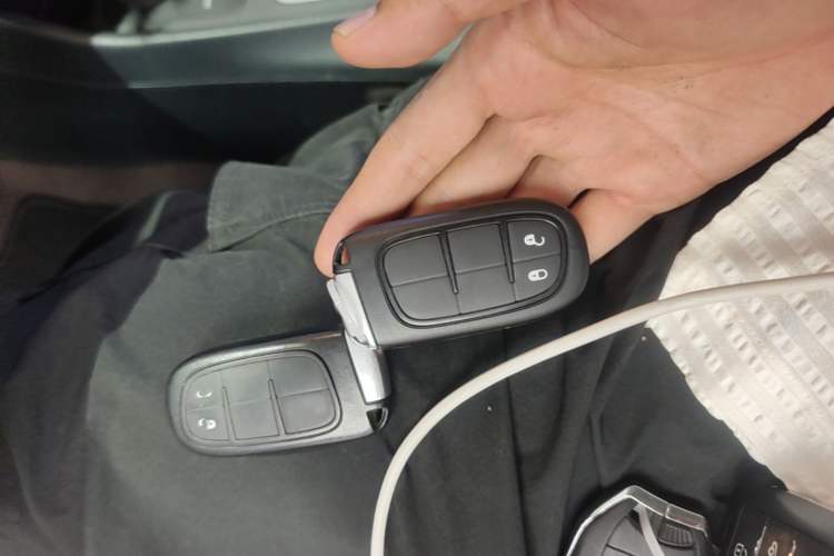 Used Jeep Cherokee 2016 2.4L Professional Smart Version Vehicle Key