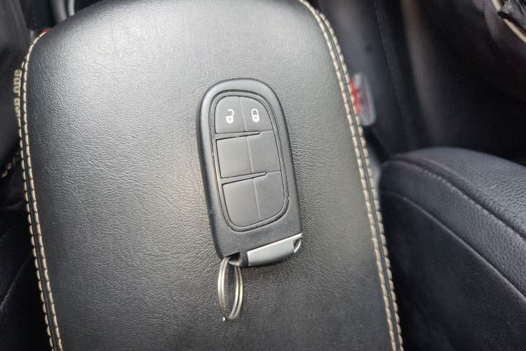 Used Jeep Cherokee 2016 2.0L Leading Edition Vehicle Key