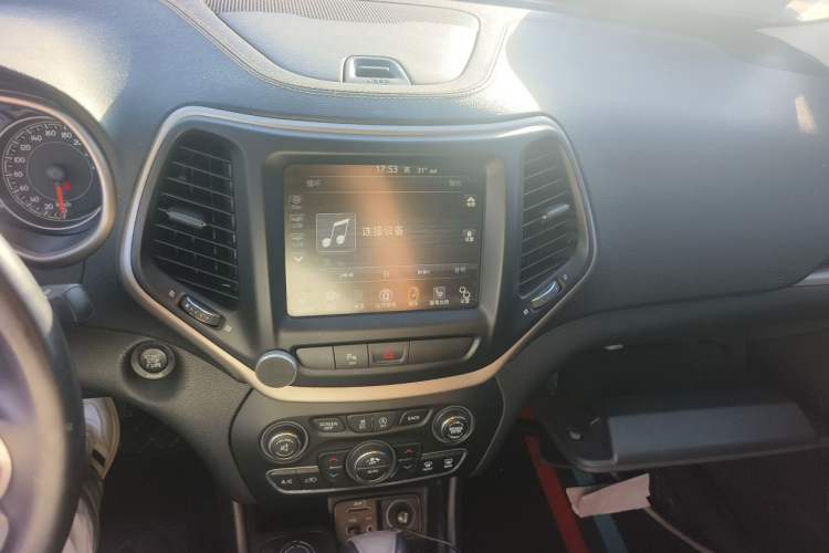 Used Jeep Cherokee 2016 2.4L Professional Smart Version Audio And AC Panel