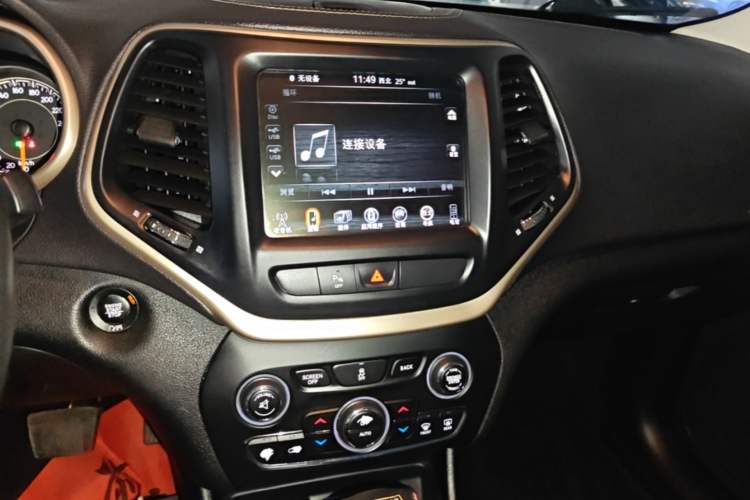 Used Jeep Cherokee 2016 2.0L Superior Edition Audio And AC Panel