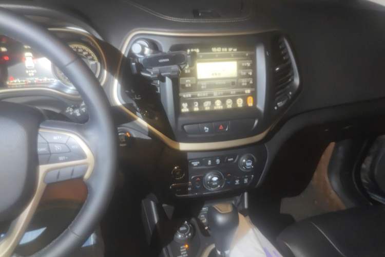 Used Jeep Cherokee 2016 2.4L Professional Smart Version Audio And AC Panel