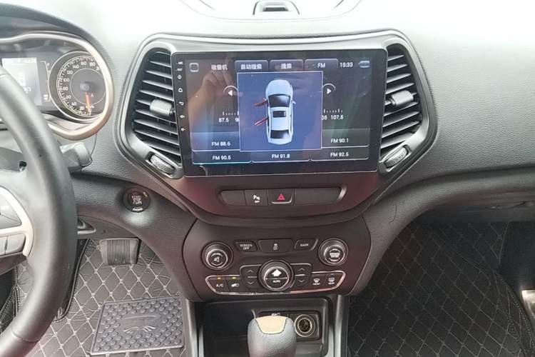 Used Jeep Cherokee 2016 2.0L Leading Edition Audio And AC Panel