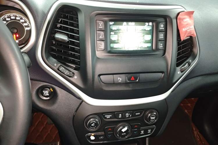 Used Jeep Cherokee 2016 2.4L Leading Edition Audio And AC Panel