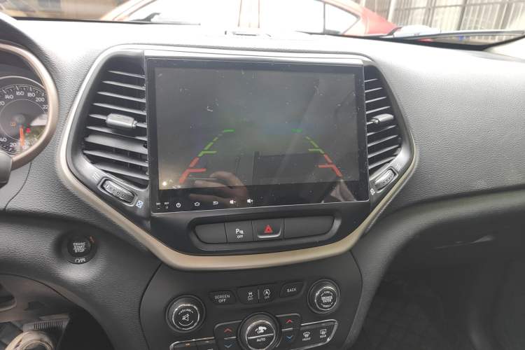 Used Jeep Cherokee 2016 2.4L Leading Edition Audio And AC Panel