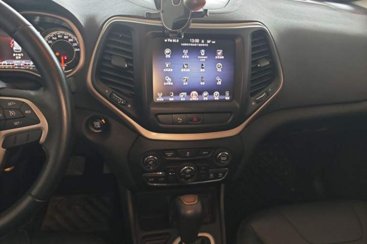 Used Jeep Cherokee 2016 2.0L Superior Edition Audio And AC Panel