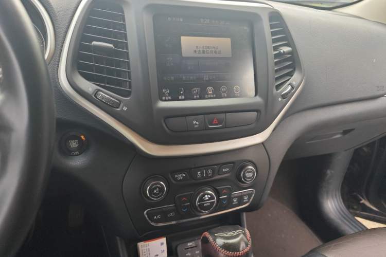 Used Jeep Cherokee 2016 2.4L Professional Smart Version Audio And AC Panel