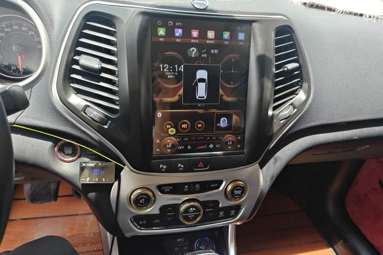 Used Jeep Cherokee 2016 2.4L Superior Edition Audio And AC Panel