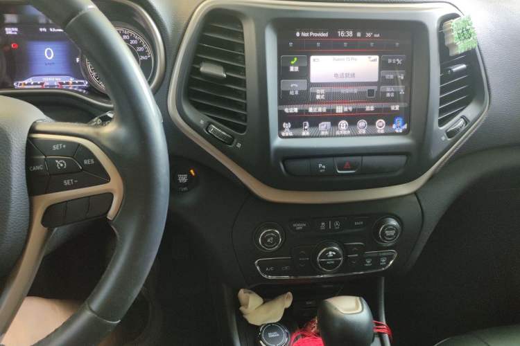 Used Jeep Cherokee 2016 2.4L Professional Smart Version Audio And AC Panel
