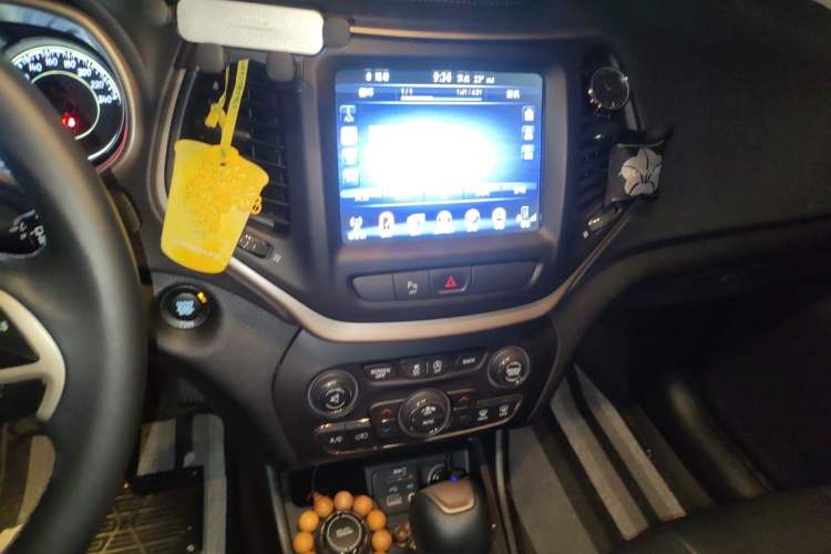 Used Jeep Cherokee 2016 2.4L Professional Smart Version Audio And AC Panel
