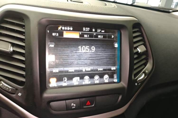 Used Jeep Cherokee 2016 2.4L Professional Smart Version Audio And AC Panel