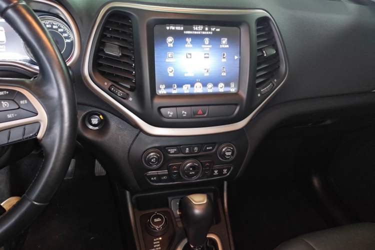Used Jeep Cherokee 2016 2.4L Superior Edition Audio And AC Panel