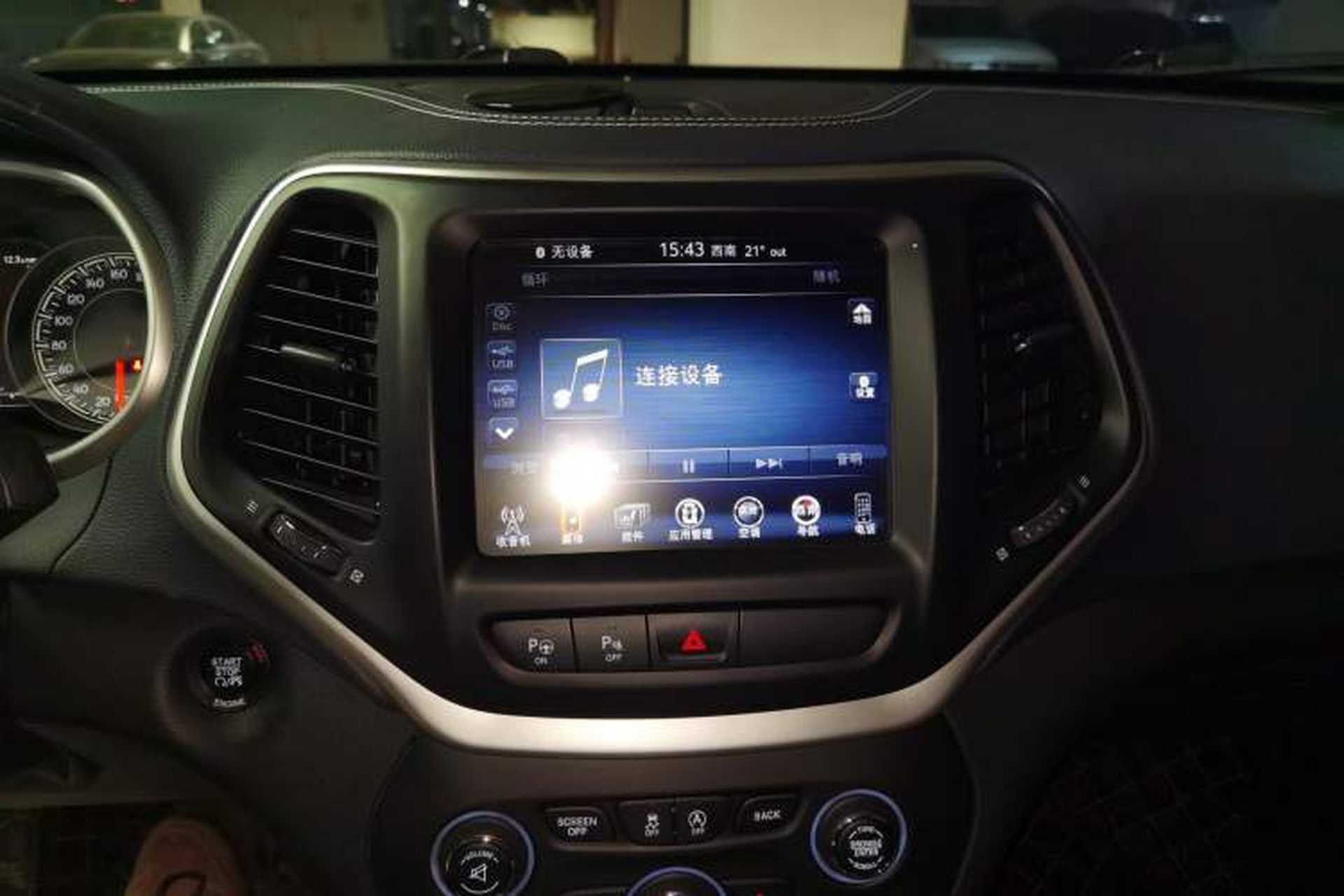 Used Jeep Cherokee 2016 2.4L Superior Edition Audio And AC Panel