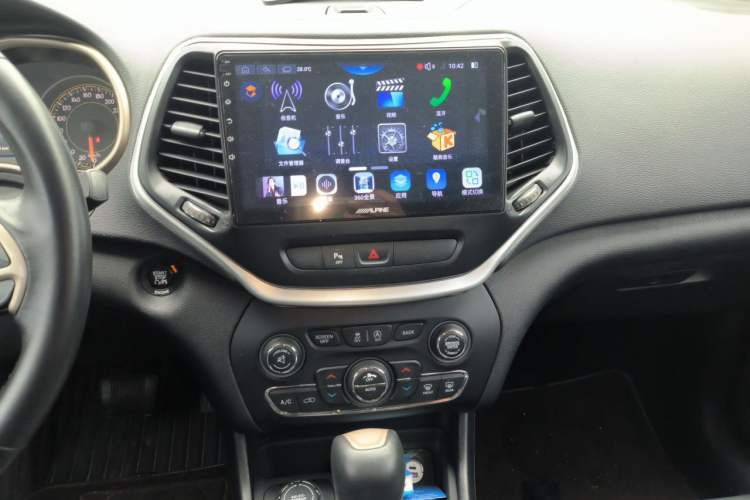 Used Jeep Cherokee 2016 2.4L Professional Edition Audio And AC Panel