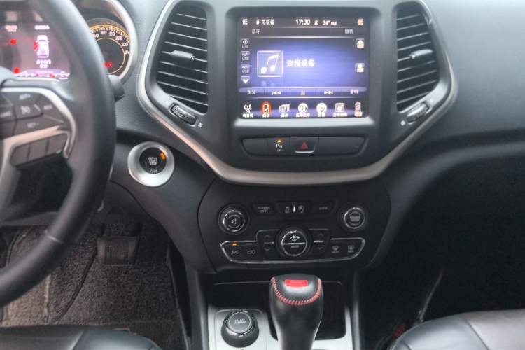 Used Jeep Cherokee 2016 2.4L Professional Smart Version Audio And AC Panel