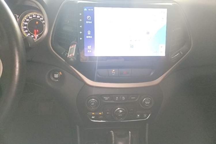 Used Jeep Cherokee 2016 2.4L Professional Edition Audio And AC Panel