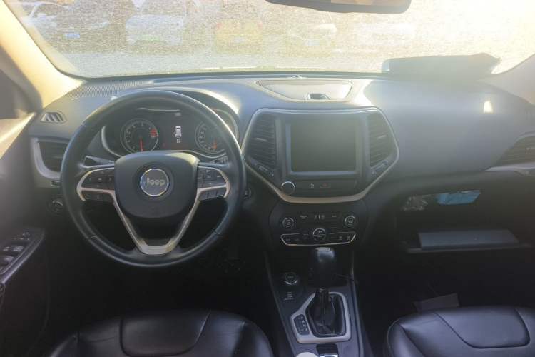 Used Jeep Cherokee 2016 2.4L Professional Smart Version Center Console