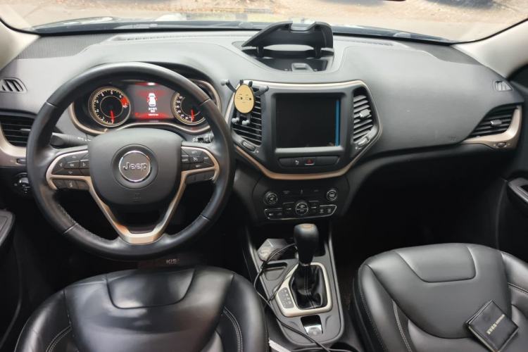 Used Jeep Cherokee 2016 2.0L Superior Edition Center Console
