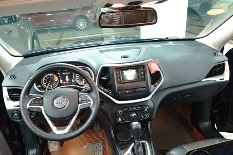 Used Jeep Cherokee 2016 2.4L Leading Edition Center Console