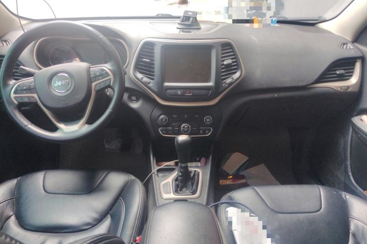 Used Jeep Cherokee 2016 2.0L Leading Edition Center Console