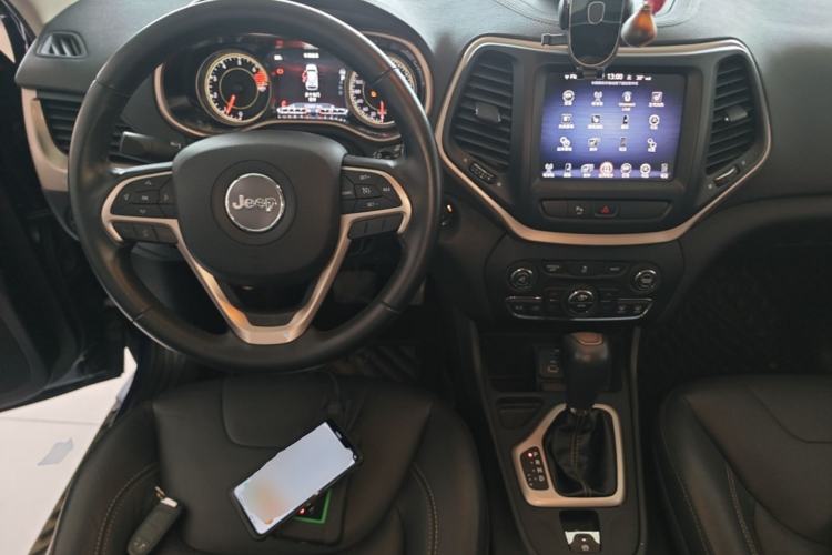 Used Jeep Cherokee 2016 2.0L Superior Edition Center Console