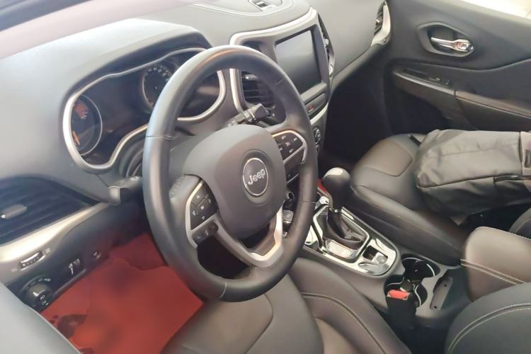 Used Jeep Cherokee 2016 2.4L Superior Edition Center Console